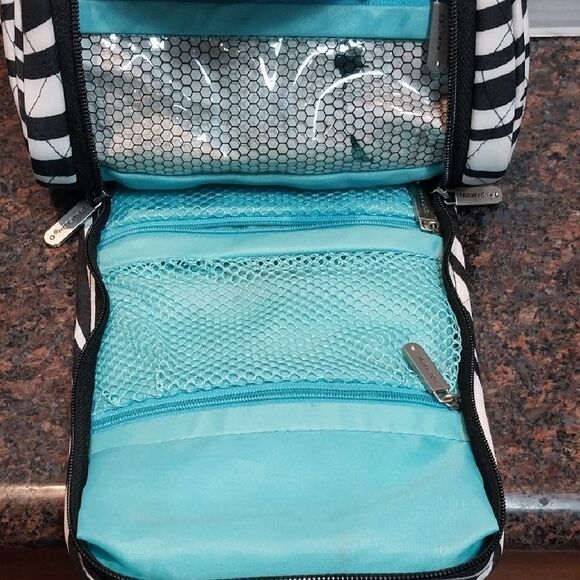 Black and White Travelon Quilted Backpack...New BUT NO TAGS - Picture 3 of 9